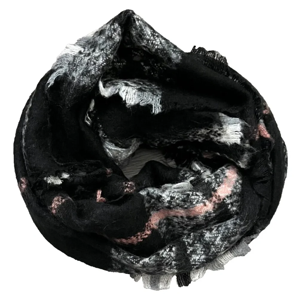 (NWT) Cashmink by V. Fraas Women's Bouclé Black Plaid Wrap Scarf